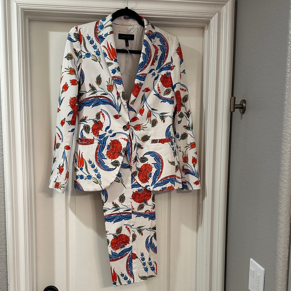 Escada Ladies 36 Jacket, 34 Pants European Pant Suit
